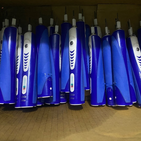BRAUN ELECTRIC TOOTHBRUSH ONLY $25! NO CHARGER/REPLACEMENT HEADS AVAIL. ALSO $15 - Picture 2 of 6